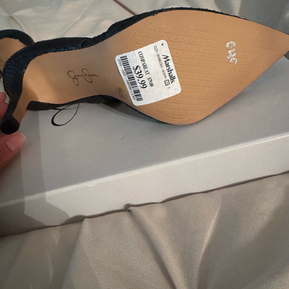 Jessica Simpson Black Textured Heels